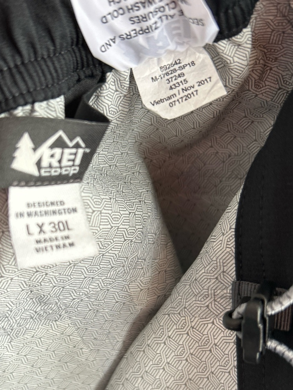 REI Co-op Peak Hiking Pants Men’s Large 30L Black Lightweight Trail Outdoor - Picture 16 of 16
